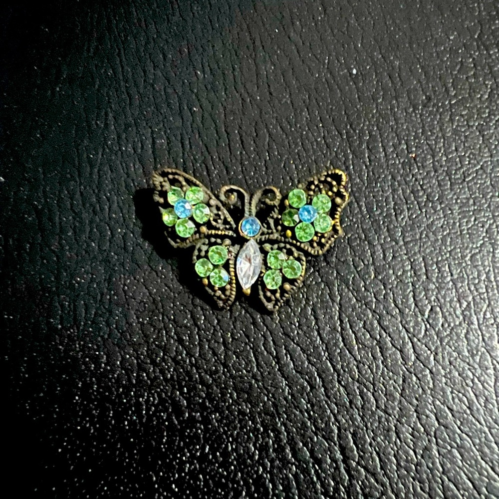 Vintage 90s brooch